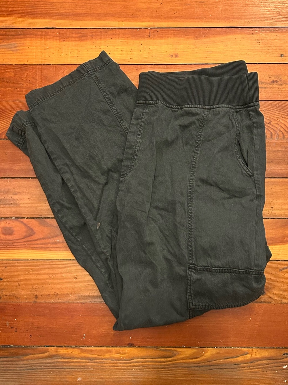 Lou & Grey Green Cargo Jogger Pants for Women